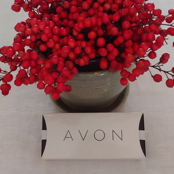 Avon Pearl Earring Box Set - Picture 3 of 9